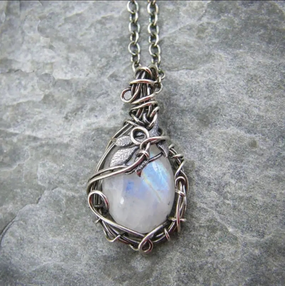 Beautiful necklace - Picture 4 of 4